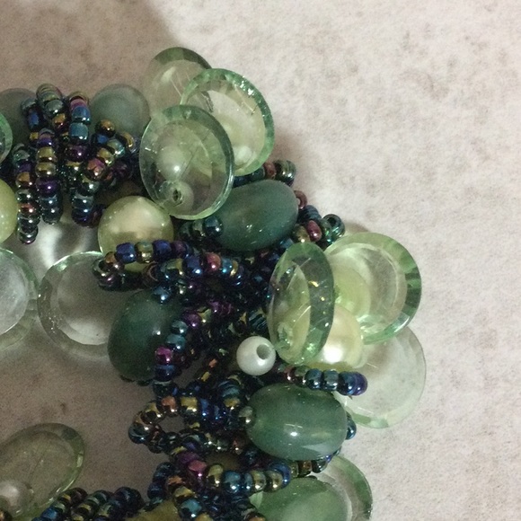 Green and blue bead and disc stretch bracelet - Picture 3 of 4
